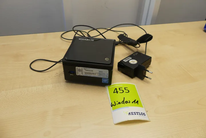 Gigabyte Brix Mini-PC mit Netzteil - intel - Windows 11 Modell: GB-BXBT-2807